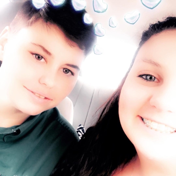 Meet your Posher, Danielle - Picture 1 of 1